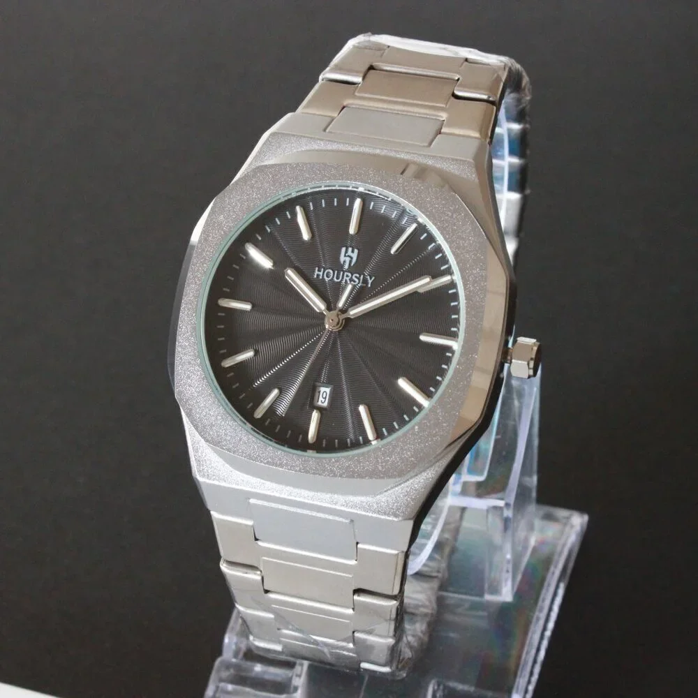 Men's Sports Watch Integrated Bracelet Black Dial 42mm